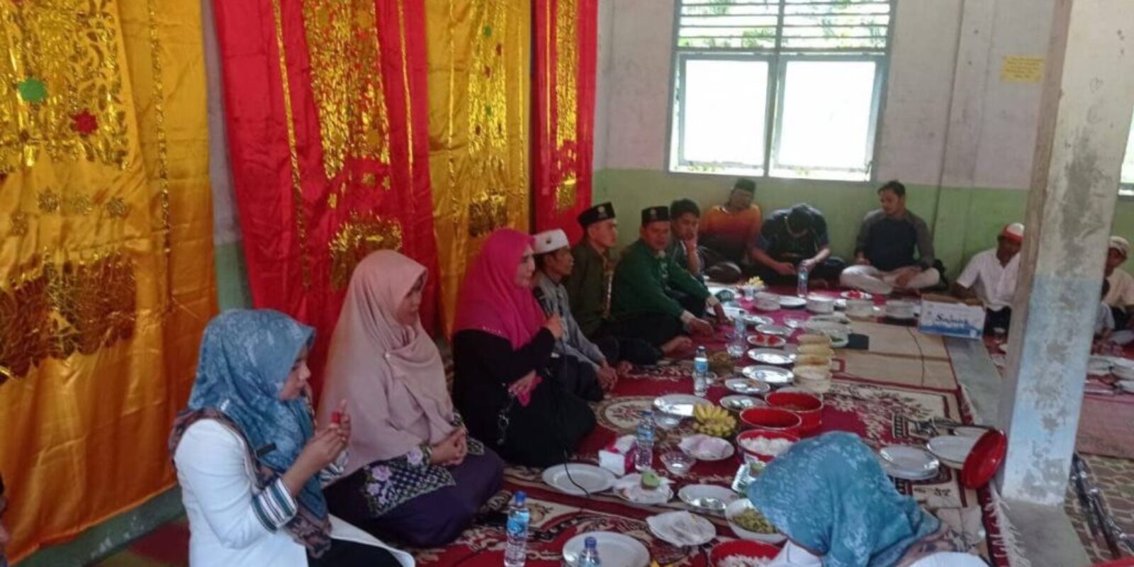 Aktivitas di Daerah Pemilihan, Nevi Zuairina Makan Siang Bersama Wali Murid dan Guru-Guru MTS Bawan di Ampek Nagari Agam