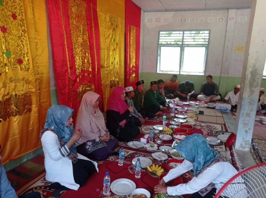 Aktivitas di Daerah Pemilihan, Nevi Zuairina Makan Siang Bersama Wali Murid dan Guru-Guru MTS Bawan di Ampek Nagari Agam