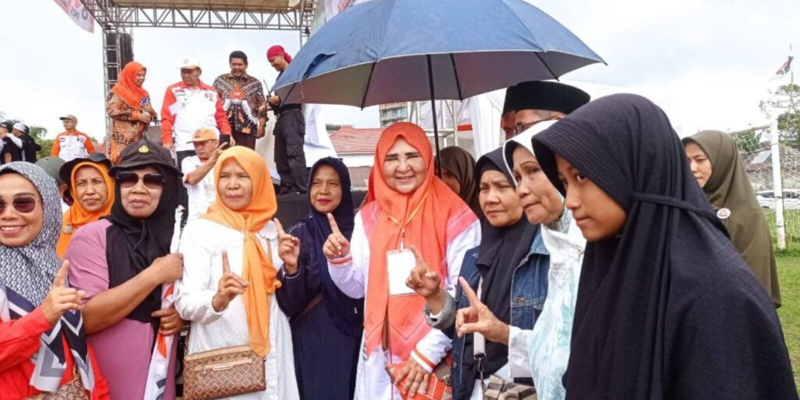 Hj. Nevi Zuairina Hadir di Tengah Ribuan Massa Kampanye PKS di Dapil II Sumatera Barat