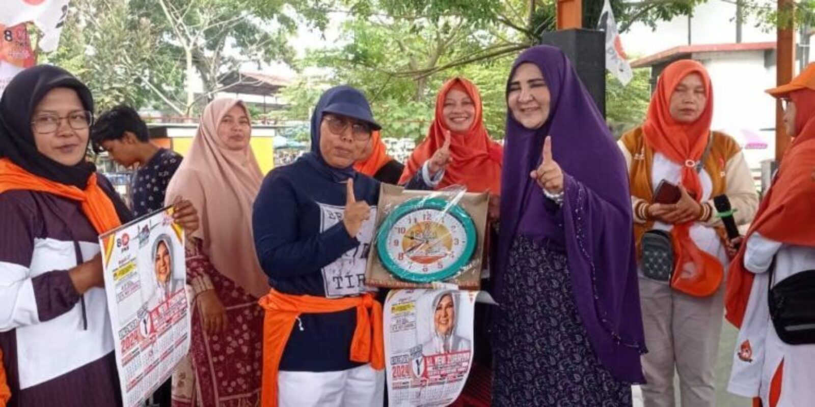 Hj. Nevi Zuairina Hadiri Senam Massal di Payakumbuh Bersama Aktivis Ibu-Ibu dan Remaja Putri 3