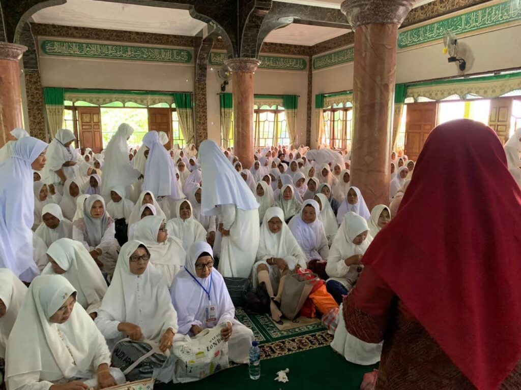 Hj. Nevi Zuairina Hadiri Wirid Rawiya di Kecamatan Dua Koto, PASAMAN, Sampaikan Peran Perempuan dalam Ketahanan Keluarga #2