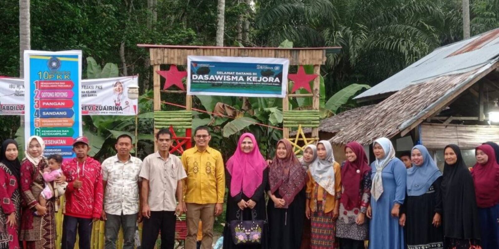 Hj. Nevi Zuairina Mengunjungi Dasawisma Kejora di Kabupaten Agam Untuk Perkuat Program Pemberdayaan Masyarakat
