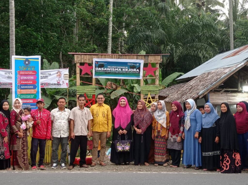 Hj. Nevi Zuairina Mengunjungi Dasawisma Kejora di Kabupaten Agam Untuk Perkuat Program Pemberdayaan Masyarakat