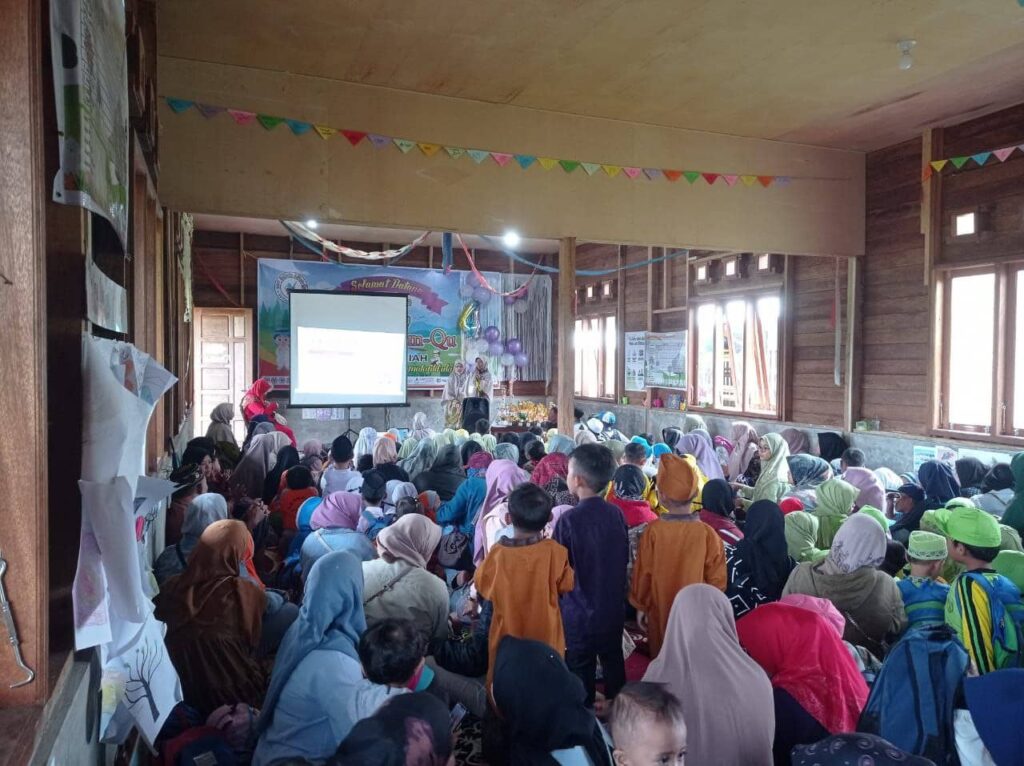 Hj. Nevi Zuairina Merayakan Milad Sakola Alam Qu Sungai Janiah dengan Penuh Semangat