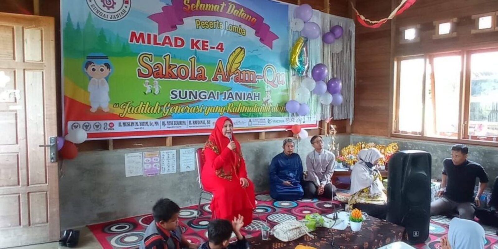 Hj. Nevi Zuairina Merayakan Milad Sakola Alam Qu Sungai Janiah dengan Penuh Semangat