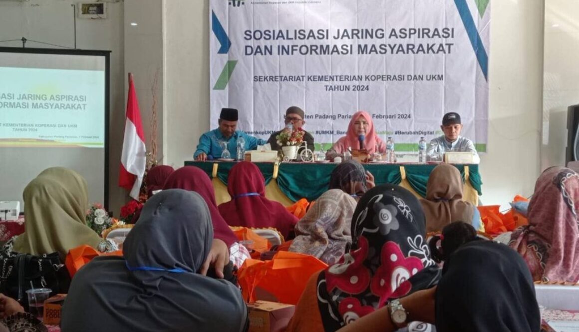 Kunjungan Hj. Nevi Zuairina di Lubuk Alung, Padang Pariaman Dorong Omset UKM Melalui Kemasan Menarik