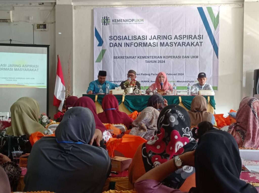 Kunjungan Hj. Nevi Zuairina di Lubuk Alung, Padang Pariaman Dorong Omset UKM Melalui Kemasan Menarik