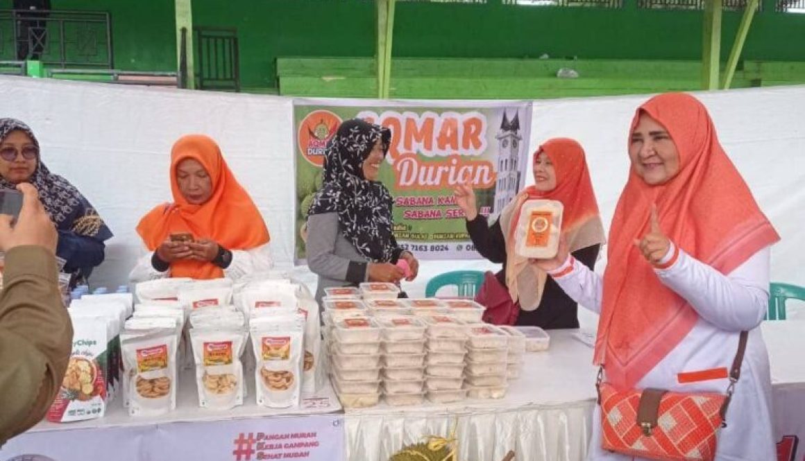 Kunjungan Hj. Nevi Zuairina ke Bazar UMKM BPJE PKS Sumbar, Memberi Dorongan Kreativitas dan Peningkatan Skala Usaha