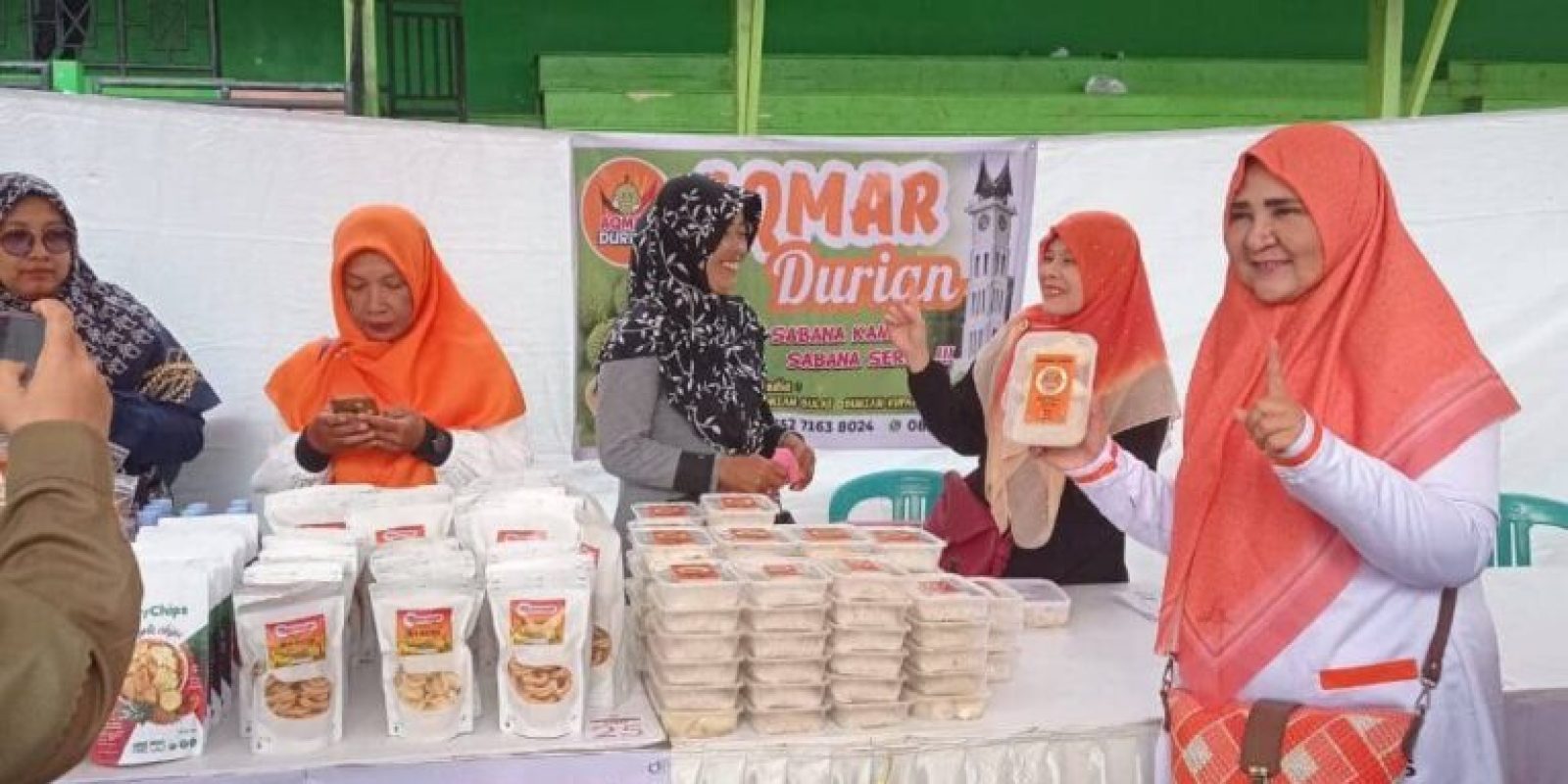 Kunjungan Hj. Nevi Zuairina ke Bazar UMKM BPJE PKS Sumbar, Memberi Dorongan Kreativitas dan Peningkatan Skala Usaha