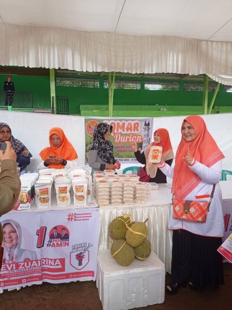 Kunjungan Hj. Nevi Zuairina ke Bazar UMKM BPJE PKS Sumbar, Memberi Dorongan Kreativitas dan Peningkatan Skala Usaha