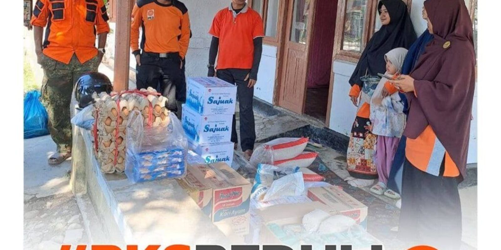 Nevi Zuairina Turut Berpartisipasi Pada Bantuan Korban Banjir Pesisir Selatan 2 (1)