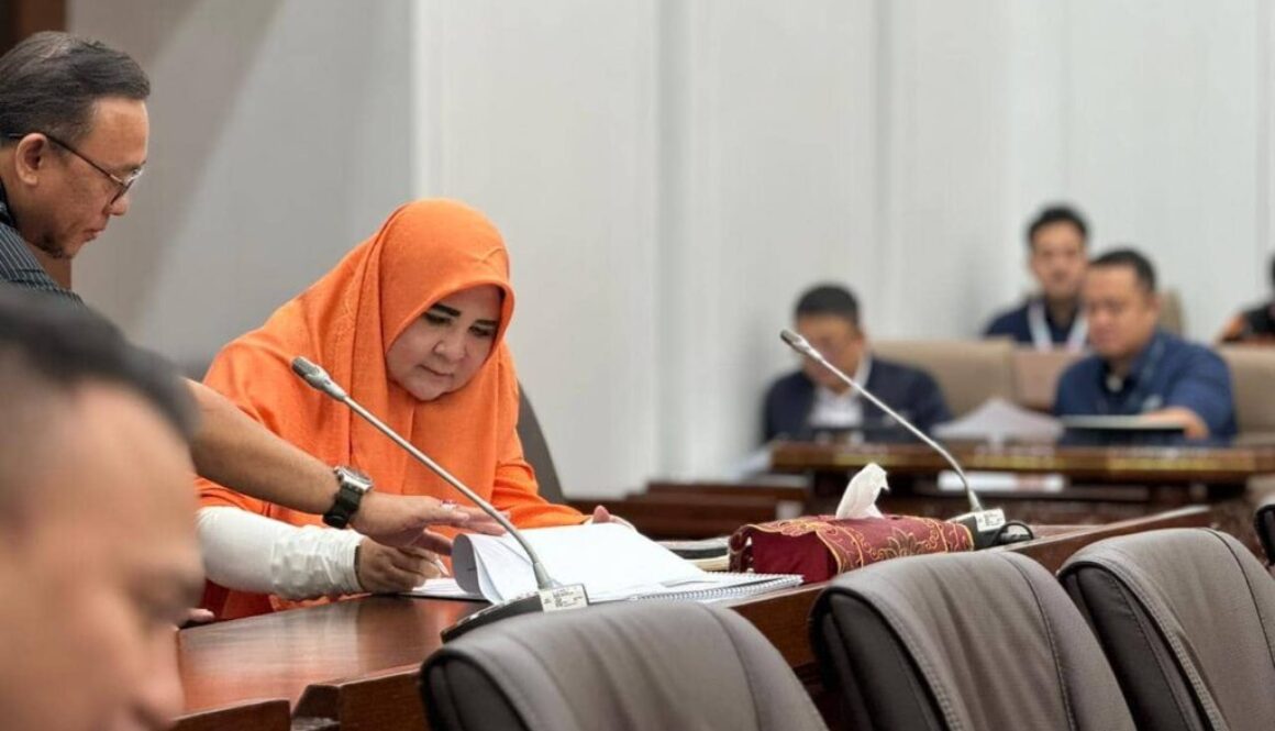 Rapat Kerja Komisi VI dengan Kemendag, Hj. Nevi Zuairina Mengkritisi Harga Beras Mahal, Padahal Sudah Impor - 2