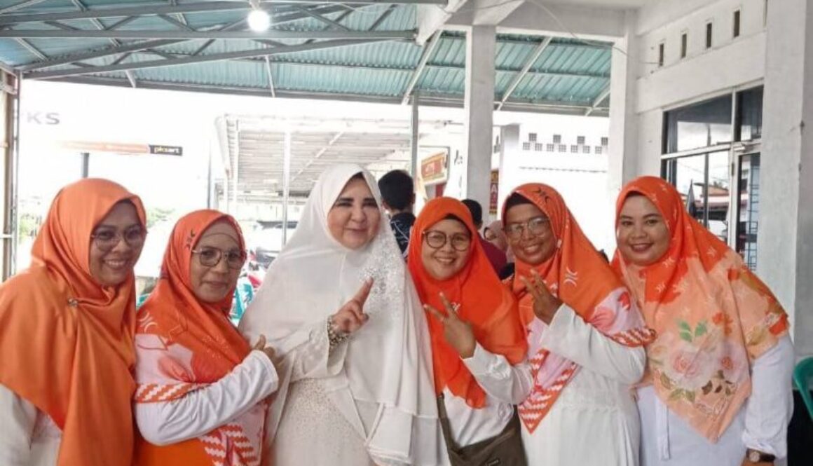 Hj. Nevi Zuairina Bersilaturahmi dalam Kegiatan Halal bi Halal dan Penguatan Struktur PKS di Kota Pariaman