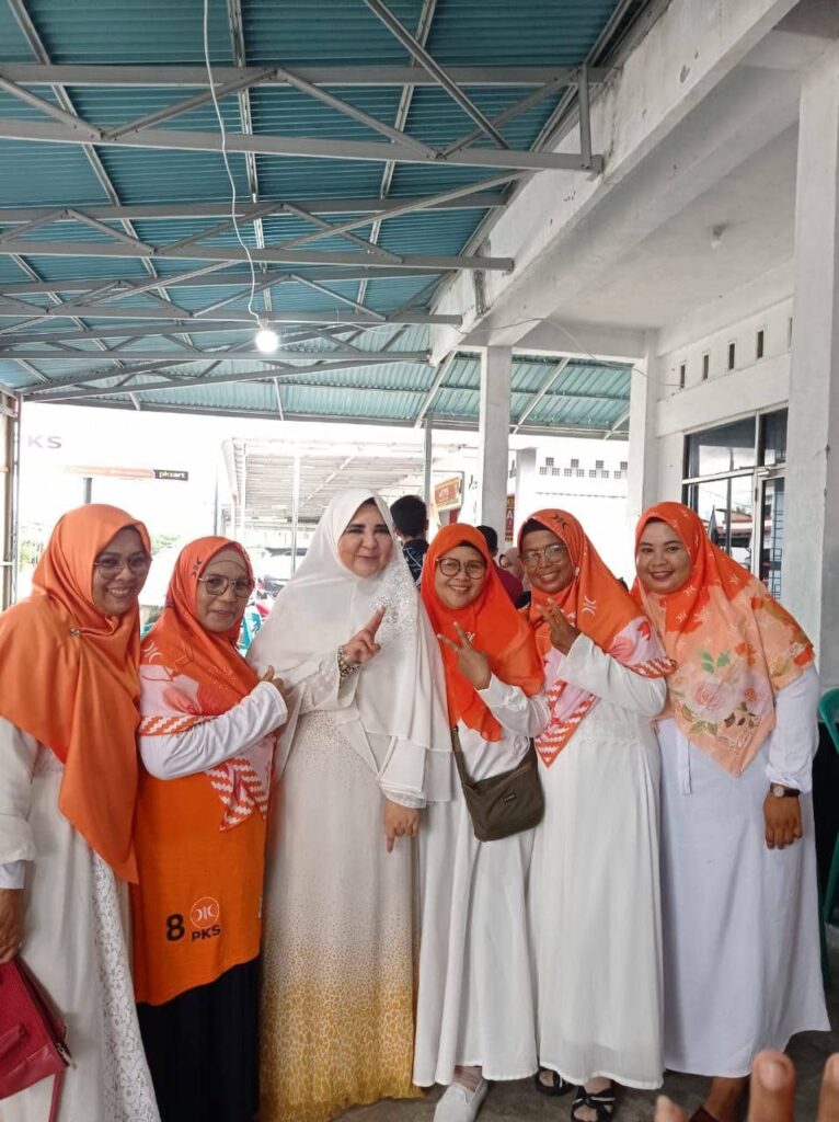 Hj. Nevi Zuairina Bersilaturahmi dalam Kegiatan Halal bi Halal dan Penguatan Struktur PKS di Kota Pariaman
