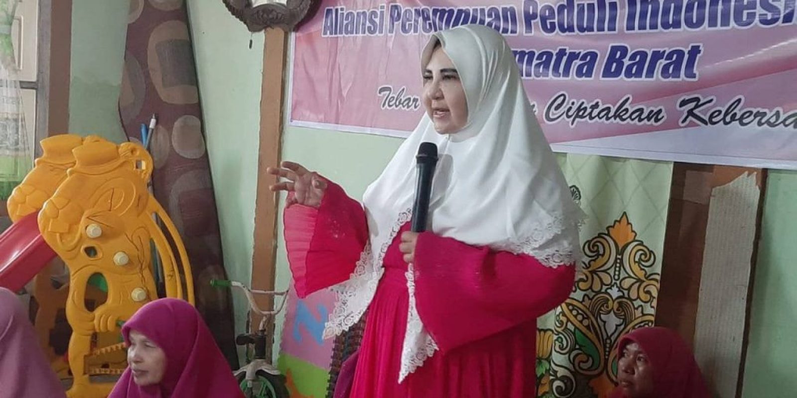 Bantuan Kemanusiaan dari Hj. Nevi Zuairina dan Rekan untuk Korban Banjir Bandang Lahar Dingin Gunung Merapi di Sumatera Barat Disalurkan Melalui PW ALPPIND