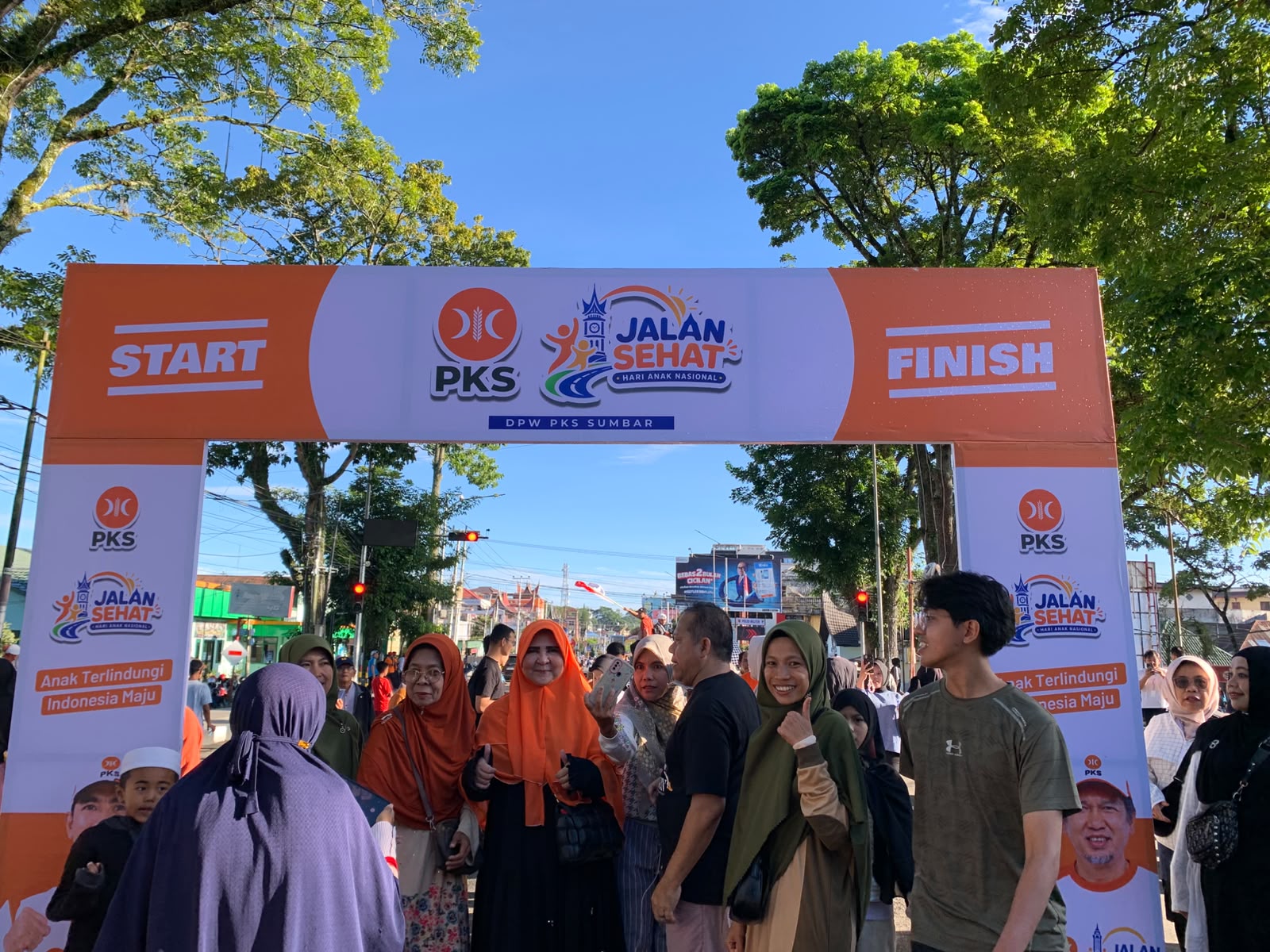 Nevi Zuairina Hadiri Jalan Sehat Hari Anak Nasional di Bukittinggi, Ajak Wujudkan Generasi Sehat dan Terlindungi